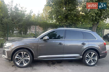Внедорожник / Кроссовер Audi Q7 2021 в 