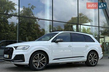 Внедорожник / Кроссовер Audi Q7 2020 в 