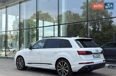 Внедорожник / Кроссовер Audi Q7 2020 в 