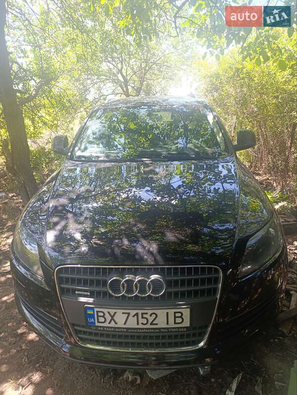 Внедорожник / Кроссовер Audi Q7 2007 в 