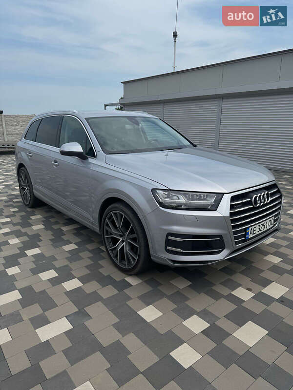 Позашляховик / Кросовер Audi Q7 2015 в Дніпрі
