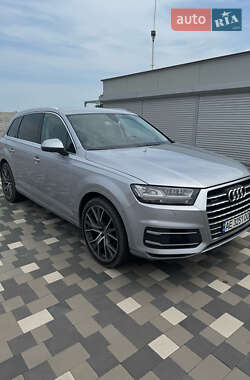 Внедорожник / Кроссовер Audi Q7 2015 в 