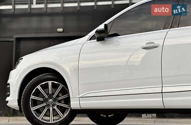 Внедорожник / Кроссовер Audi Q7 2017 в 