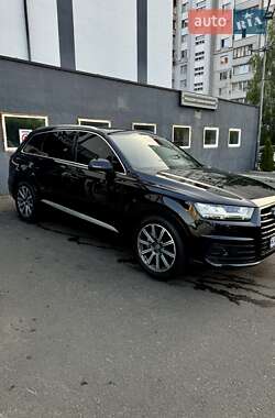 Внедорожник / Кроссовер Audi Q7 2016 в 