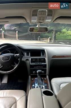 Позашляховик / Кросовер Audi Q7 2013 в 