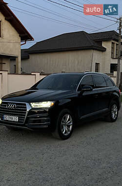 Внедорожник / Кроссовер Audi Q7 2016 в 