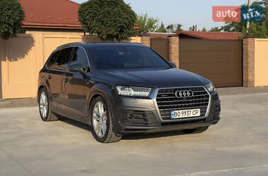 Внедорожник / Кроссовер Audi Q7 2016 в 