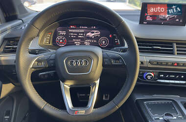 Внедорожник / Кроссовер Audi Q7 2016 в 
