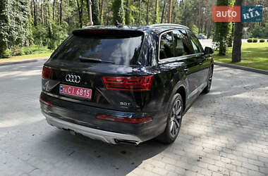 Внедорожник / Кроссовер Audi Q7 2017 в 