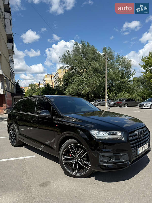 Внедорожник / Кроссовер Audi Q7 2018 в 