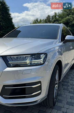 Внедорожник / Кроссовер Audi Q7 2017 в 