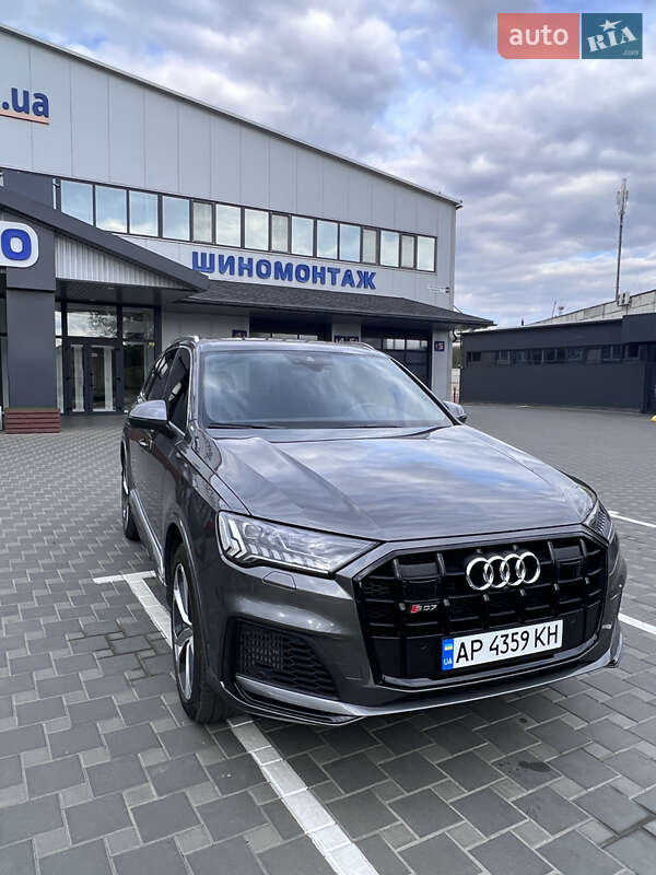 Внедорожник / Кроссовер Audi Q7 2023 в 