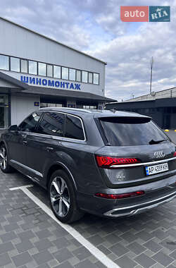 Внедорожник / Кроссовер Audi Q7 2023 в 
