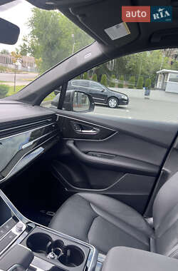 Внедорожник / Кроссовер Audi Q7 2023 в 