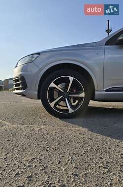 Внедорожник / Кроссовер Audi Q7 2018 в 