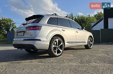 Внедорожник / Кроссовер Audi Q7 2018 в 