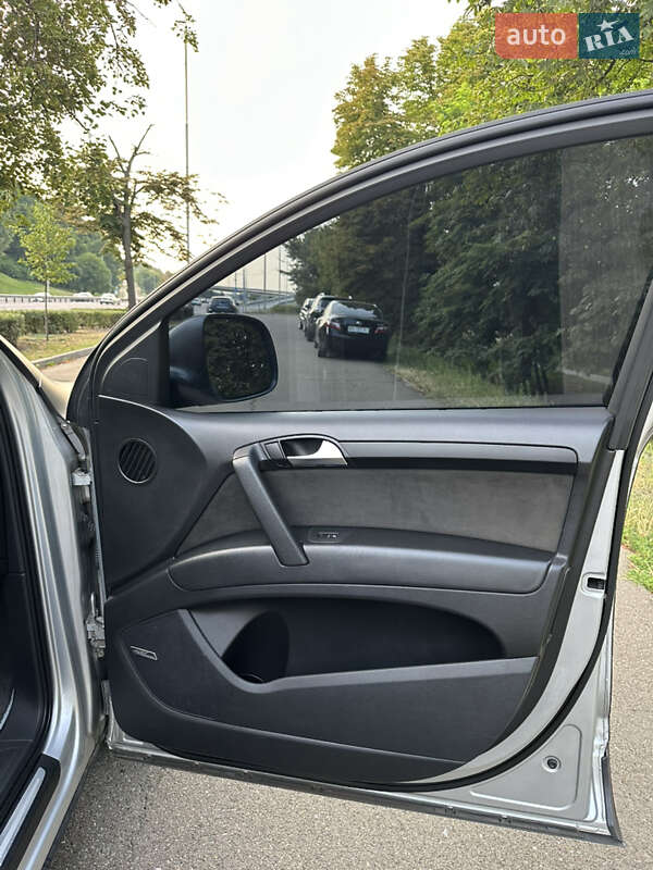 Внедорожник / Кроссовер Audi Q7 2006 в Киеве