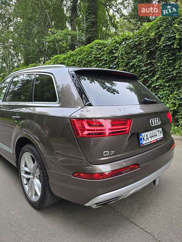 Позашляховик / Кросовер Audi Q7 2016 в Києві