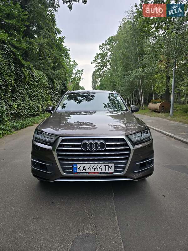 Позашляховик / Кросовер Audi Q7 2016 в Києві