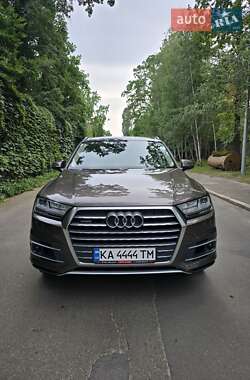 Внедорожник / Кроссовер Audi Q7 2016 в 