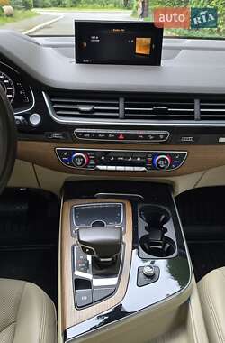 Внедорожник / Кроссовер Audi Q7 2016 в 