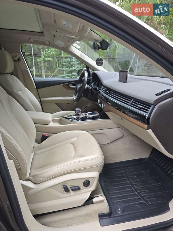 Позашляховик / Кросовер Audi Q7 2016 в Києві