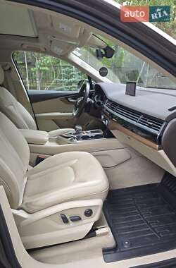 Внедорожник / Кроссовер Audi Q7 2016 в 