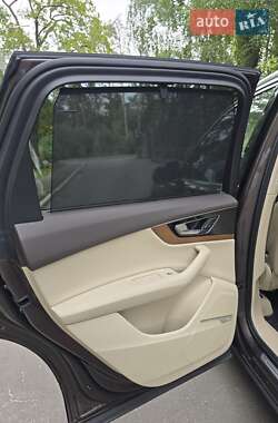 Внедорожник / Кроссовер Audi Q7 2016 в 