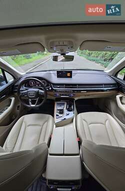 Внедорожник / Кроссовер Audi Q7 2016 в 