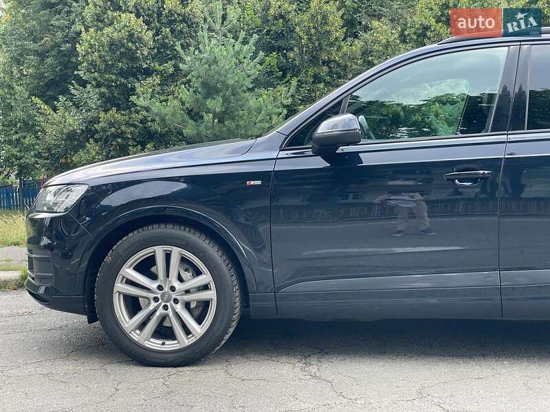 Позашляховик / Кросовер Audi Q7 2017 в Києві