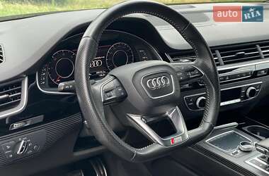 Внедорожник / Кроссовер Audi Q7 2017 в 