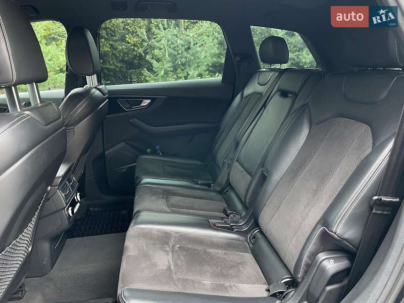 Позашляховик / Кросовер Audi Q7 2017 в Києві
