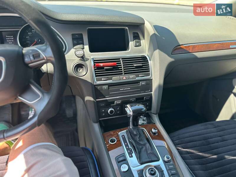 Внедорожник / Кроссовер Audi Q7 2013 в Киеве