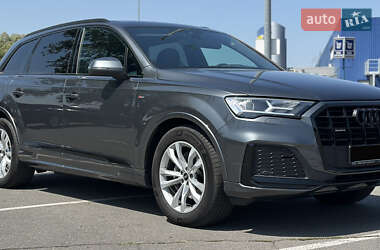 Внедорожник / Кроссовер Audi Q7 2022 в 