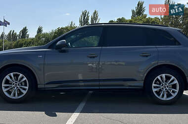 Внедорожник / Кроссовер Audi Q7 2022 в 