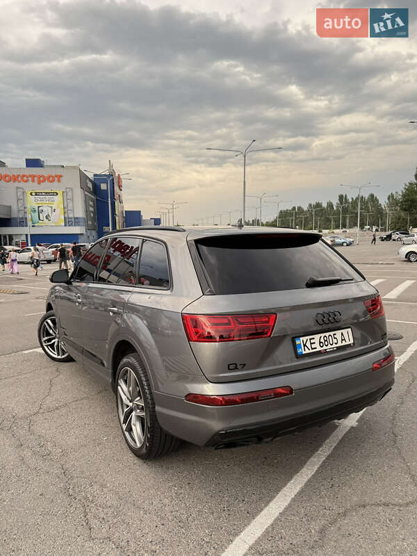 Позашляховик / Кросовер Audi Q7 2017 в Дніпрі