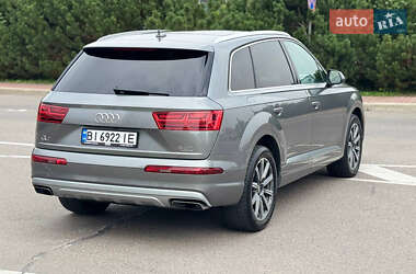 Внедорожник / Кроссовер Audi Q7 2016 в 