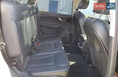 Внедорожник / Кроссовер Audi Q7 2017 в 