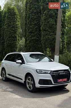 Внедорожник / Кроссовер Audi Q7 2017 в 