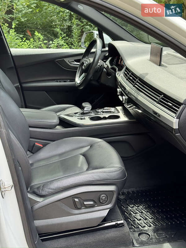 Внедорожник / Кроссовер Audi Q7 2017 в Ровно