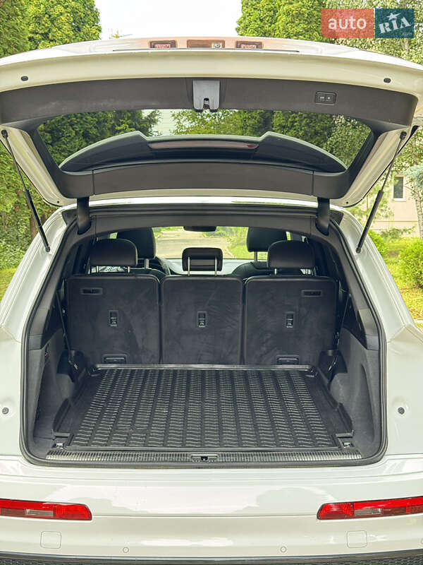 Внедорожник / Кроссовер Audi Q7 2017 в Ровно