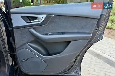 Внедорожник / Кроссовер Audi Q7 2017 в 