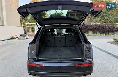 Внедорожник / Кроссовер Audi Q7 2017 в 