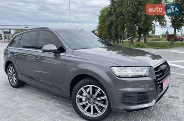 Внедорожник / Кроссовер Audi Q7 2018 в 