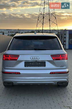 Внедорожник / Кроссовер Audi Q7 2015 в 