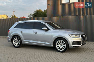 Внедорожник / Кроссовер Audi Q7 2015 в 