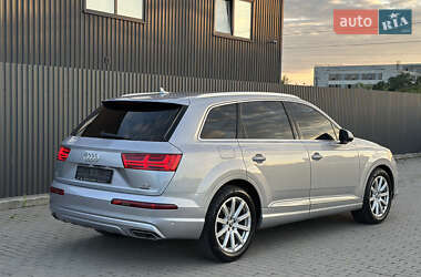 Внедорожник / Кроссовер Audi Q7 2015 в 