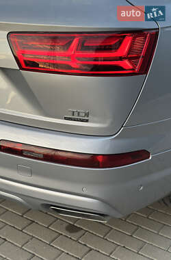 Внедорожник / Кроссовер Audi Q7 2015 в 