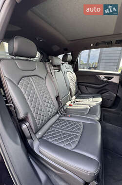 Внедорожник / Кроссовер Audi Q7 2018 в 