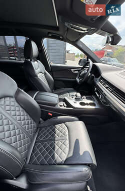 Внедорожник / Кроссовер Audi Q7 2018 в 
